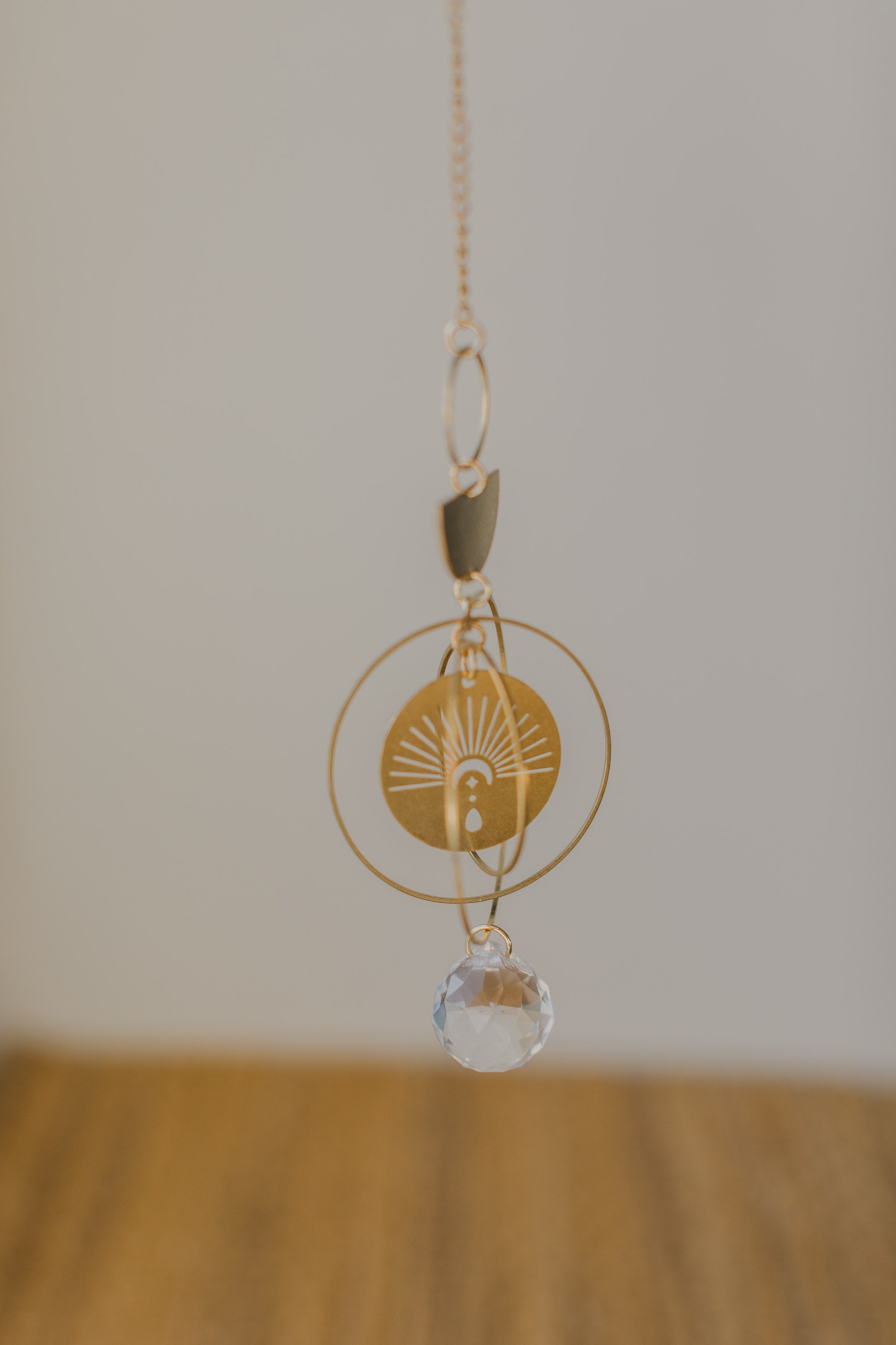 Boho Suncatcher mit rundem Element mit Mond