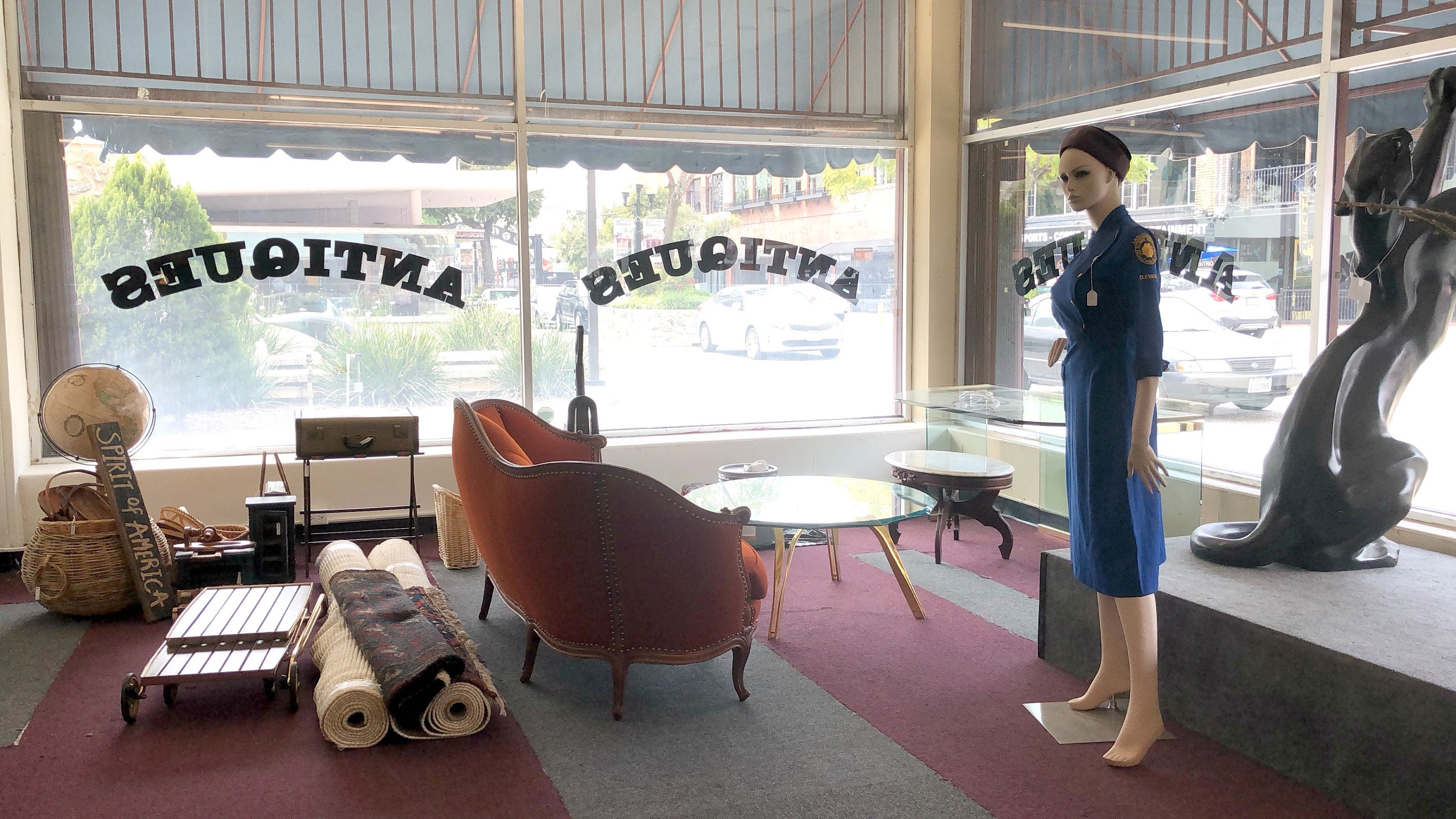 Mendez Manor Vintage Shop & Home