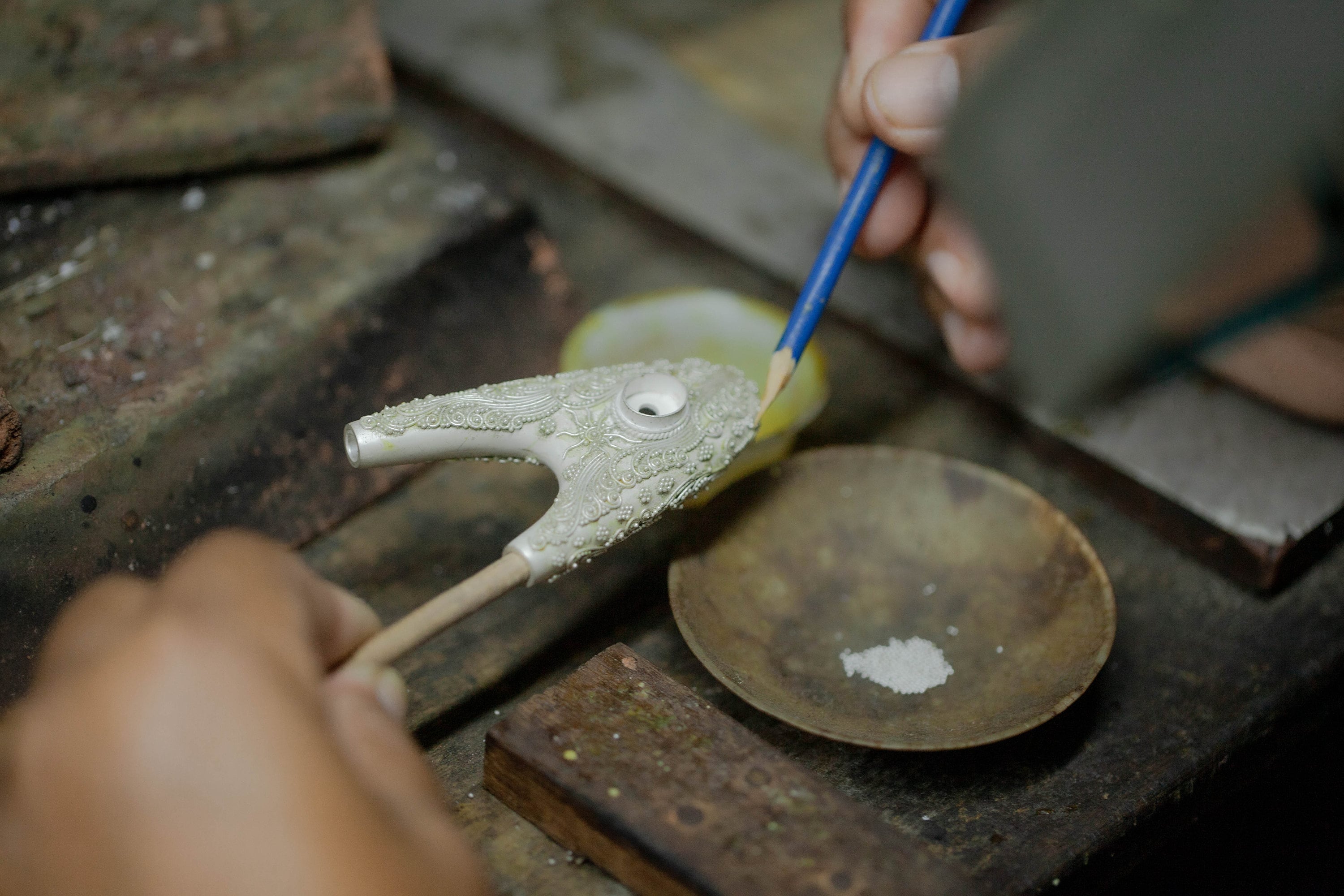 In addition to being decorative elements that bring the distinctive Balinese ambiance into homes, these creations also serve as exclusive gifts with profound meaning. Each item is made with great attention to detail, reflecting true craftsmanship and uniqueness.