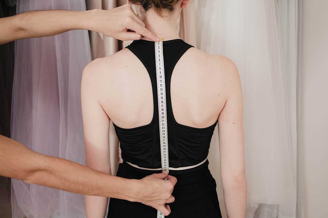 How to take measurements to sew a wedding dress_CENTRAL BACK LENGTH