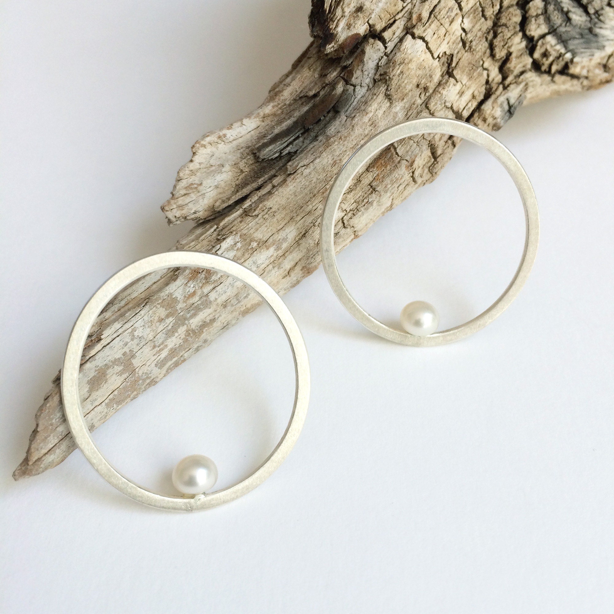 Open circle with freshwater pearl earrings