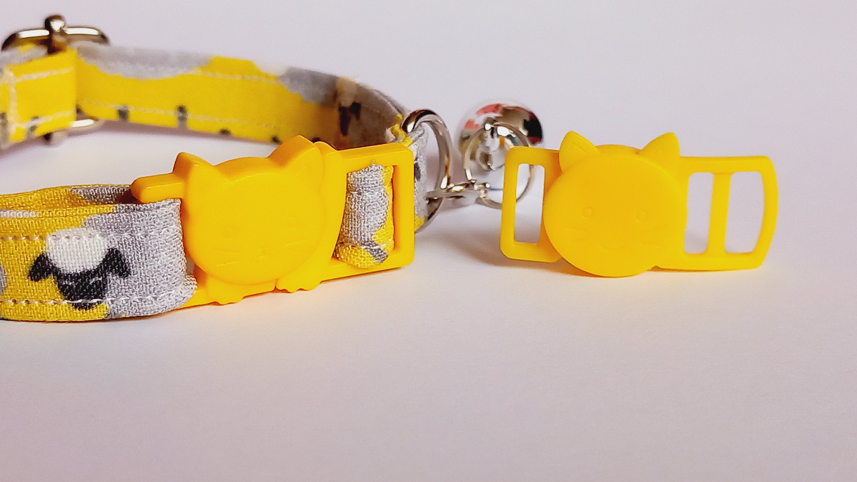 cat collar with different buckles