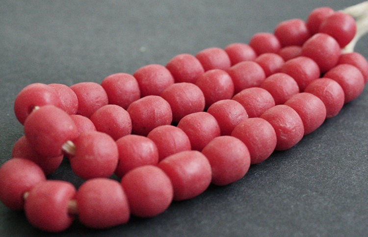 opaque powder glass beads in plain single colour is achieved by adding colourant to glass powder