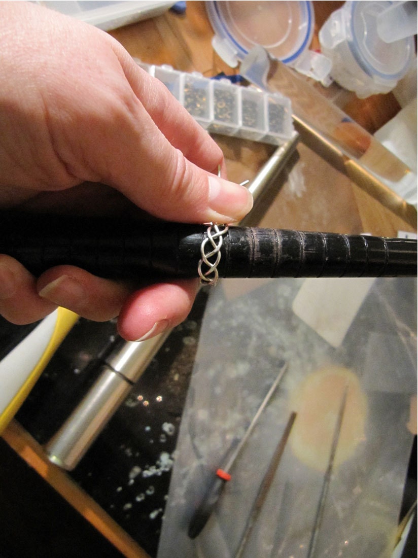shaping a ring to the mandrel