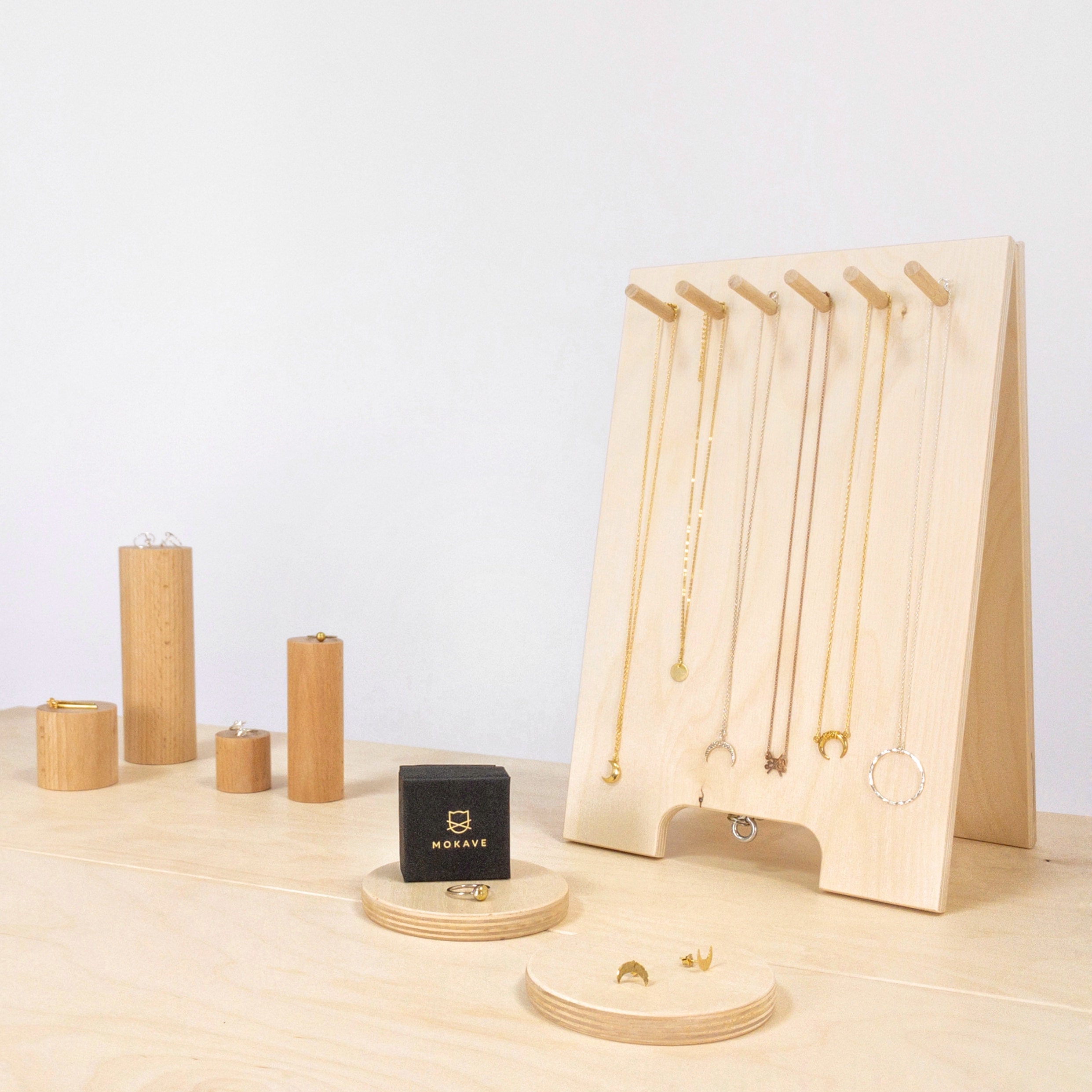 Necklace stand