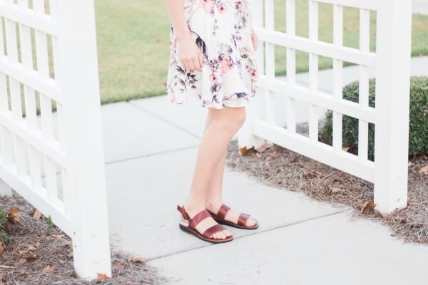 Women open toe sandals