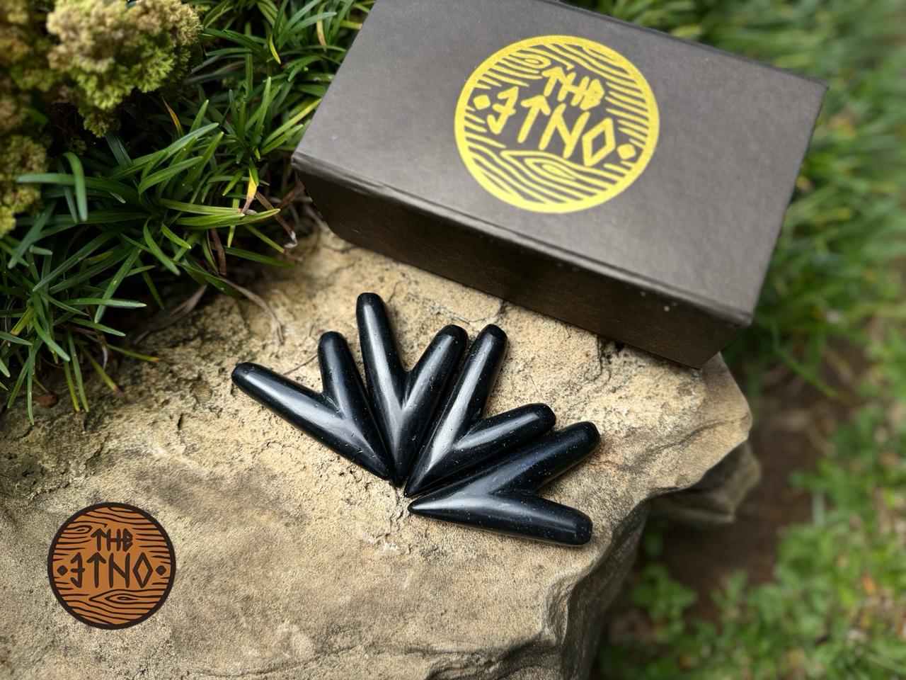 kuripe single block stone by the Etno
