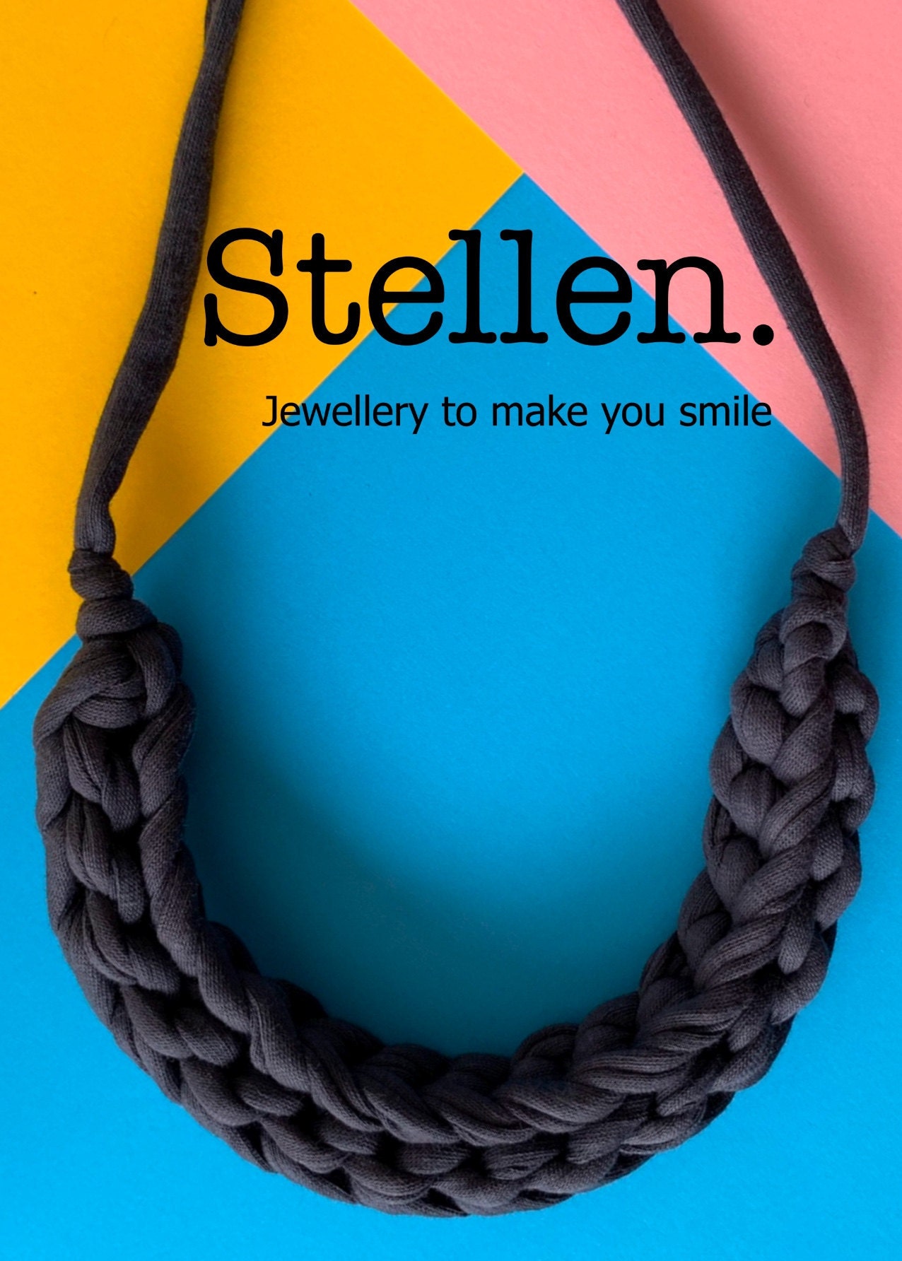 Picture of a Stellen Curve necklace