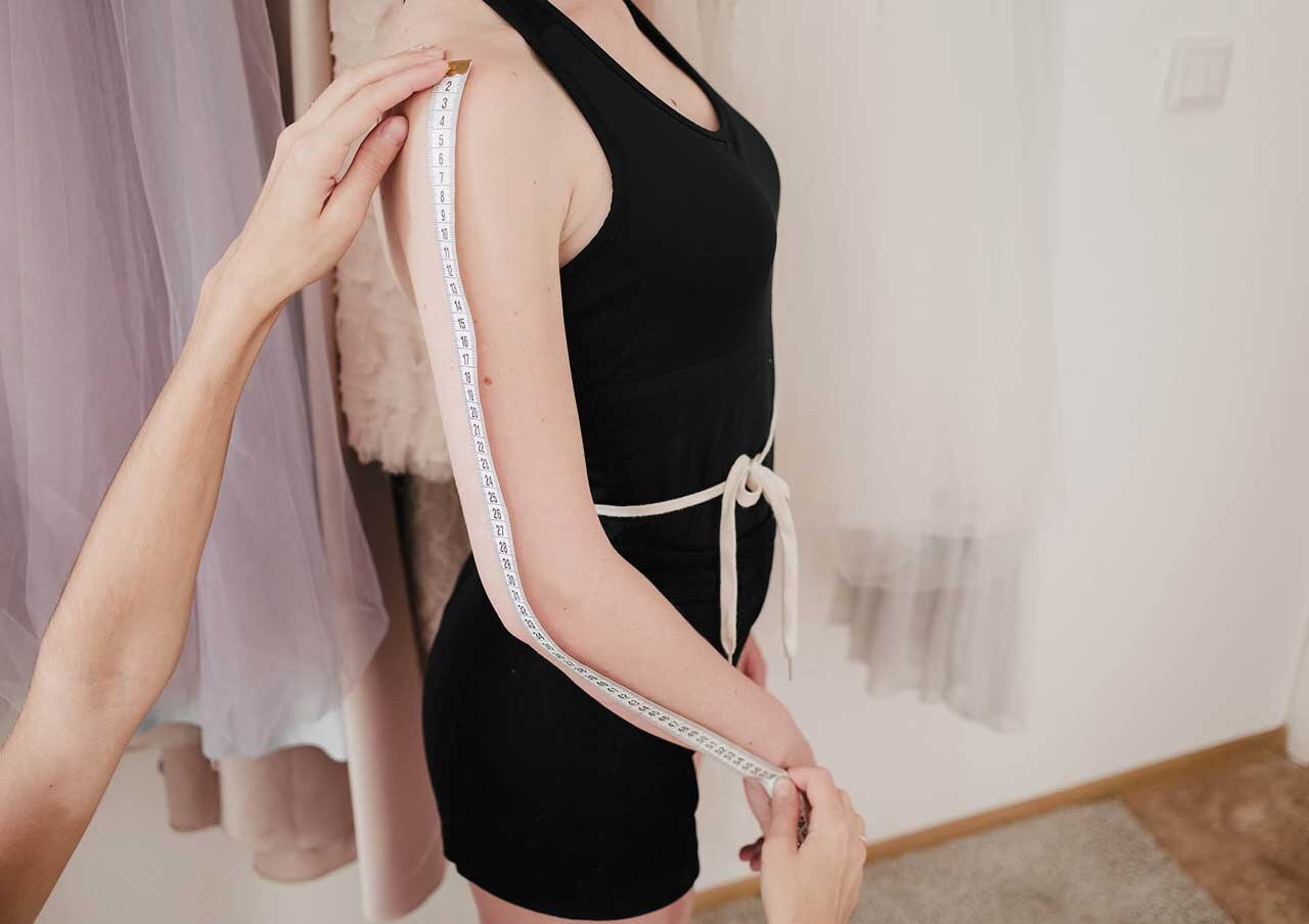 How do I measure myself for a dress_ SLEEVES LENGTH Long sleeve is measured along the arm: from the outside shoulder edge till the wrist with the arm slightly bended in elbow joint. For 3/4 or shorter sleeves : from the outside shoulder edge till the point, where you want sleeve to end.