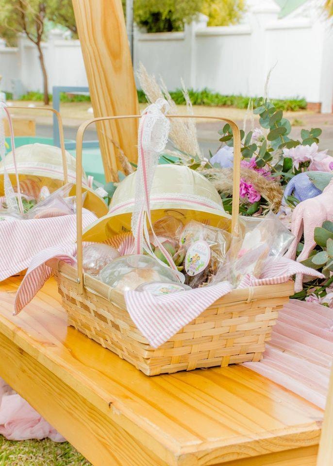 Safari Drive-By Party | Safari Drive By birthday | safari party ideas | Safari birthday party | drive by party ideas | Drive by Birthday Ideas | Drive by party decorations | Drive by Party decor | Safari Cake | Little Printables Shop | Safari Picnic Baskets | Safari Snack Ideas | Safari Animals