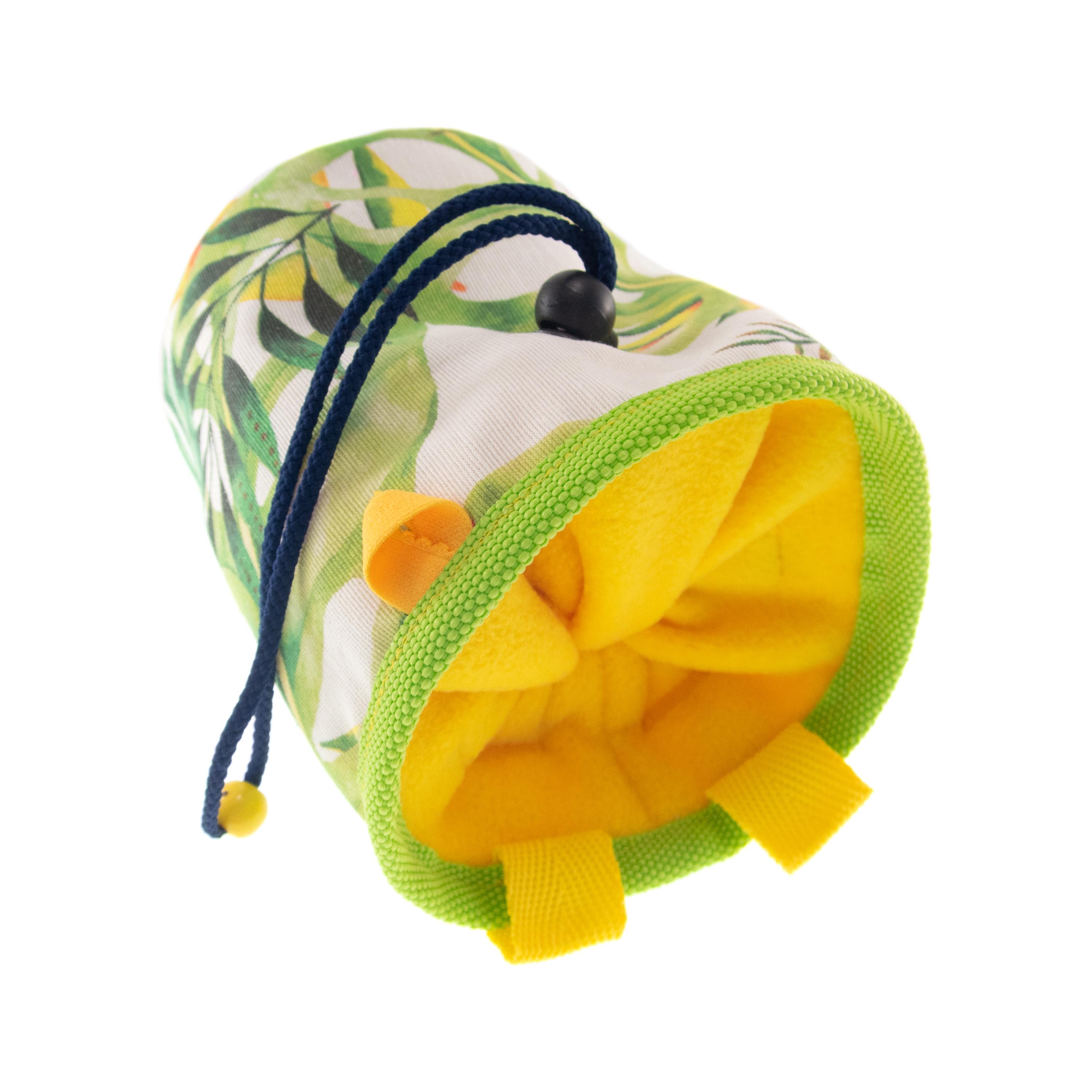 Size L bouldering chalk bag with a practical spacious shape