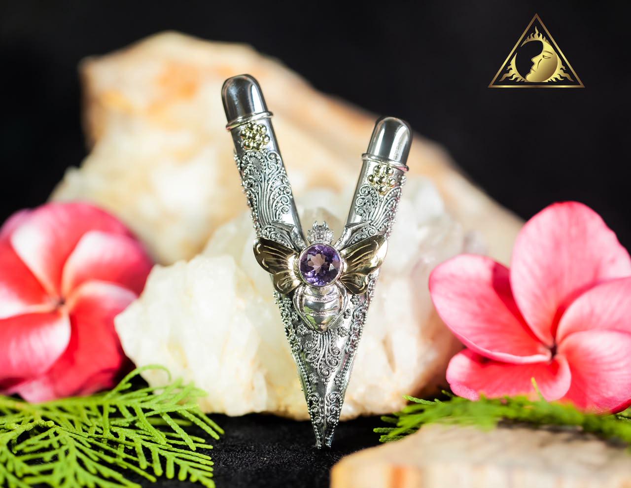 we use Amethyst and Diamond on eyes for the bee by Dewata Studio