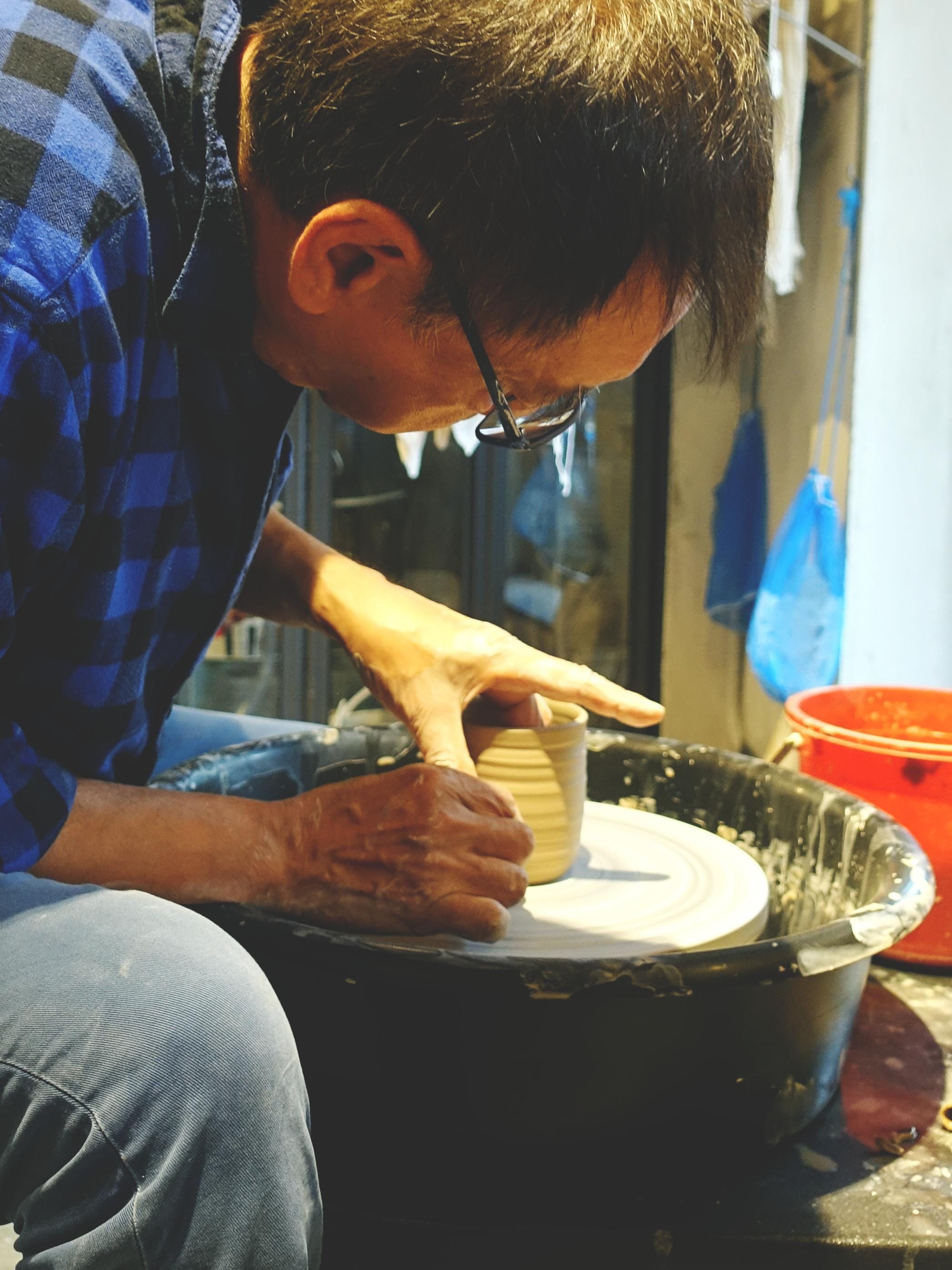 Christopher Chau - making pottery on wheelthrowing