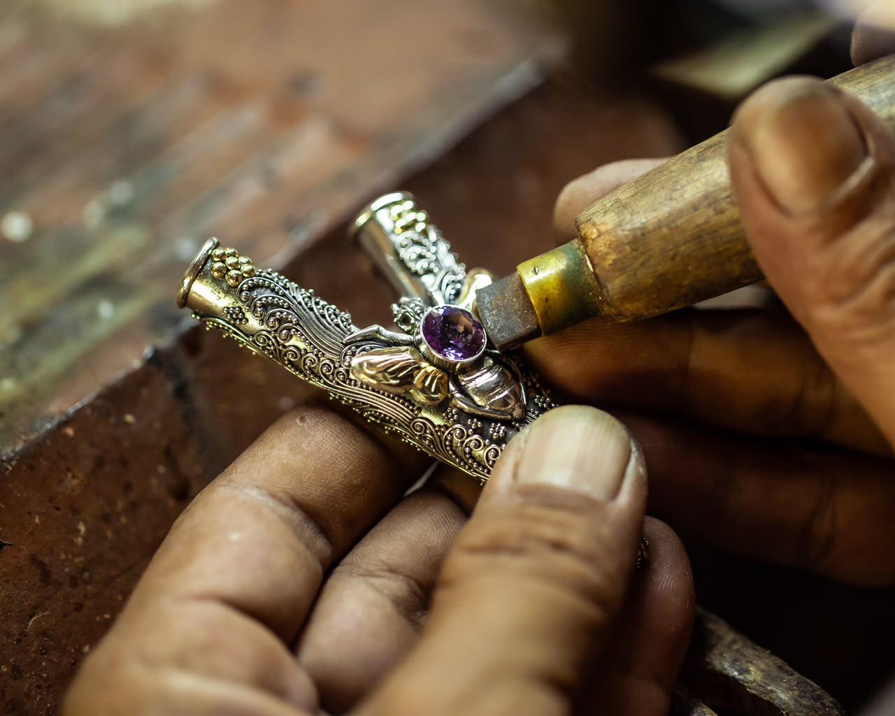 the process of making silver kuripe with ornament by Dewata Studio
