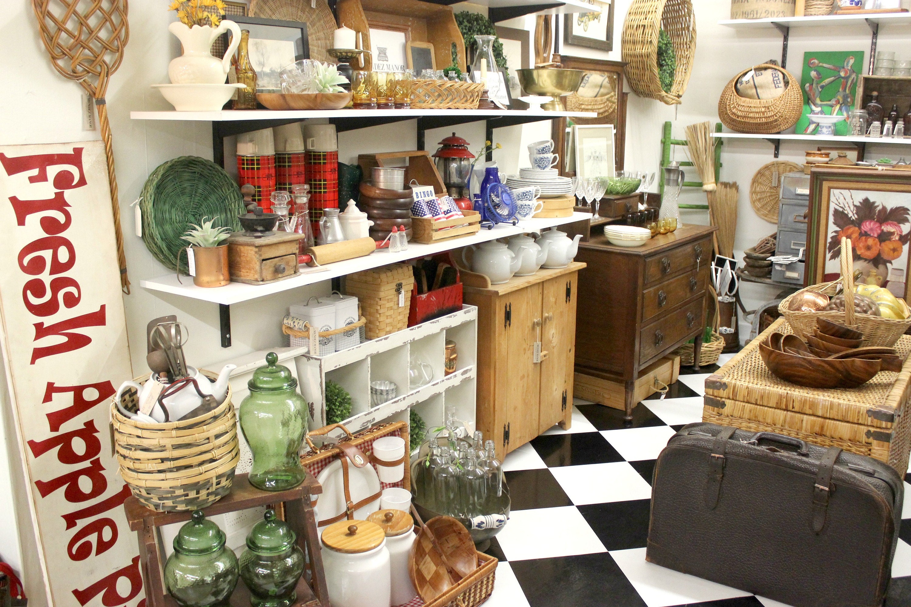Mendez Manor Vintage/Pomona Antique Mart
