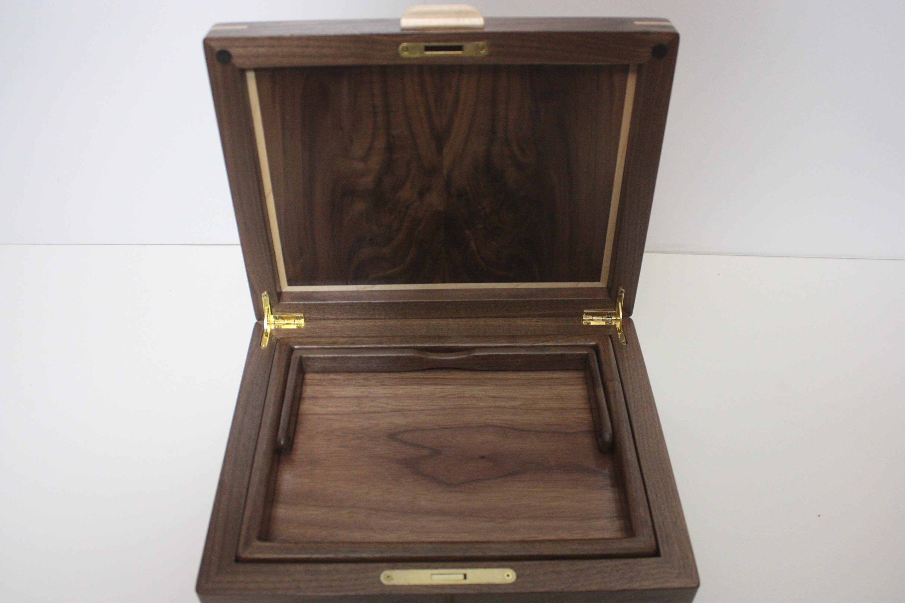 Box with Lift Out Tray