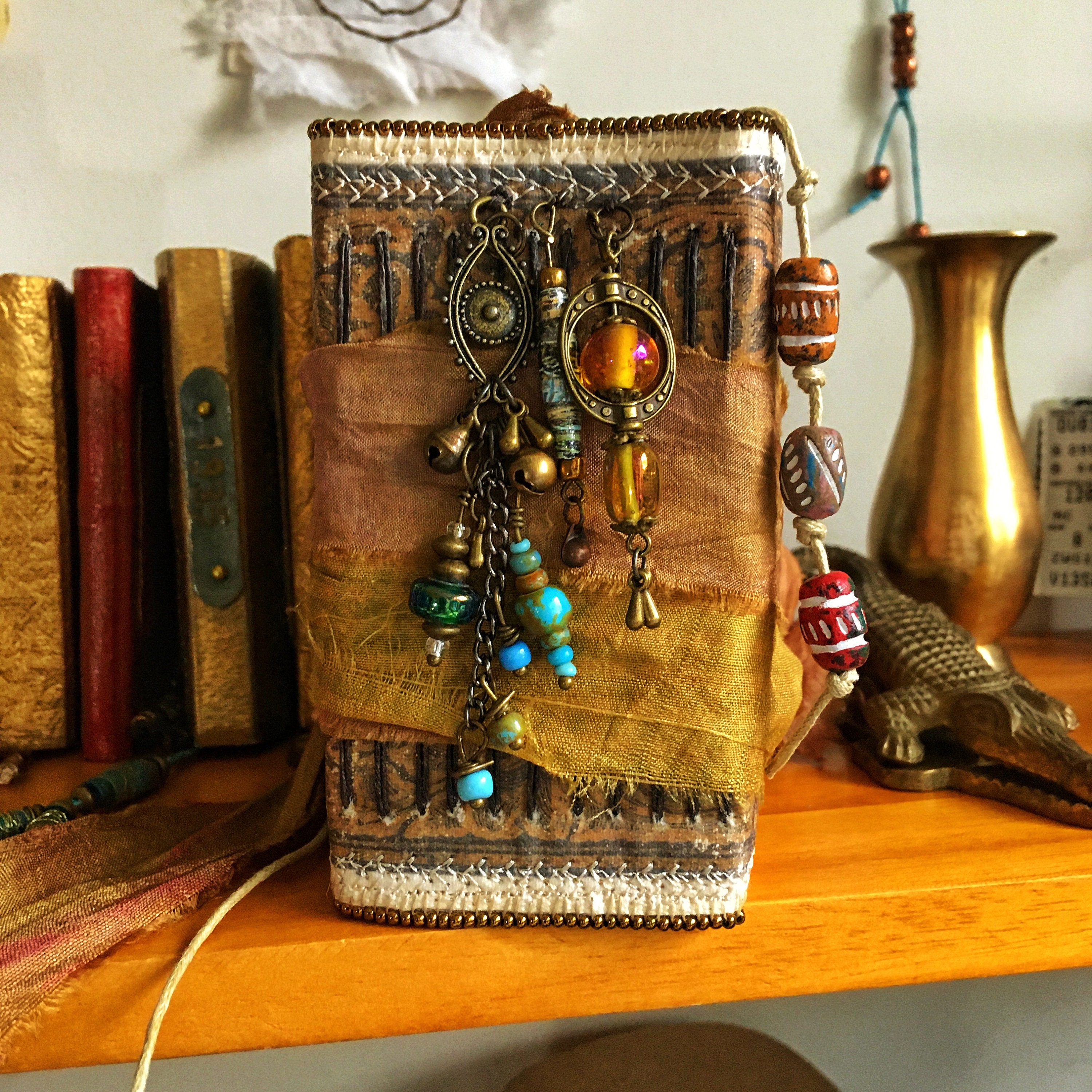 Closed spine binding