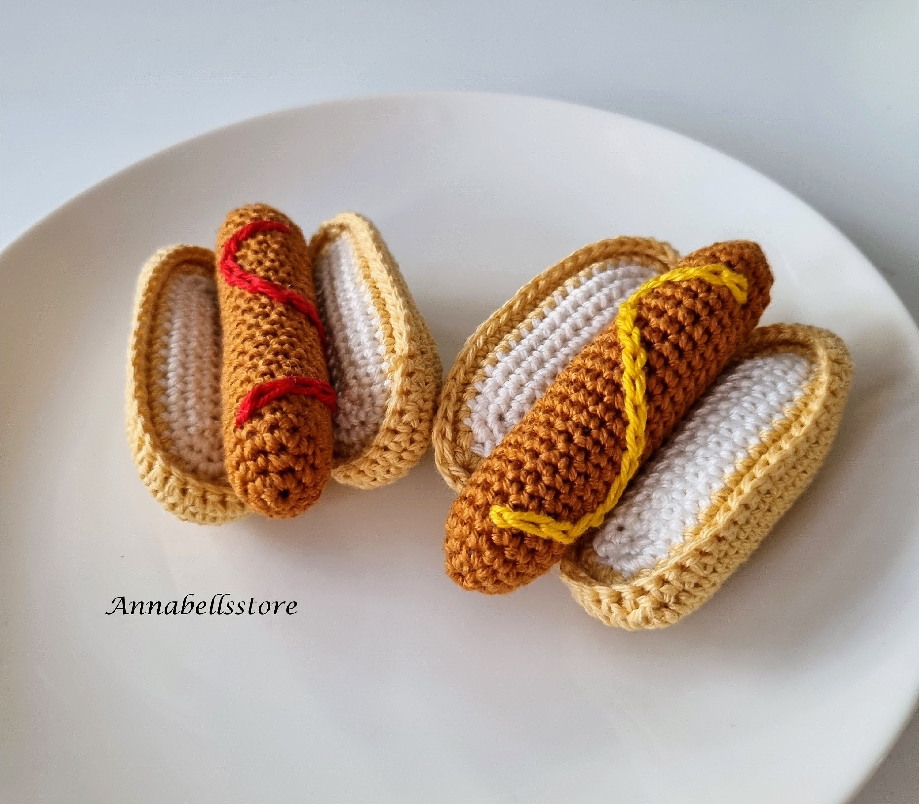 Hot dogs with ketchup or mustard