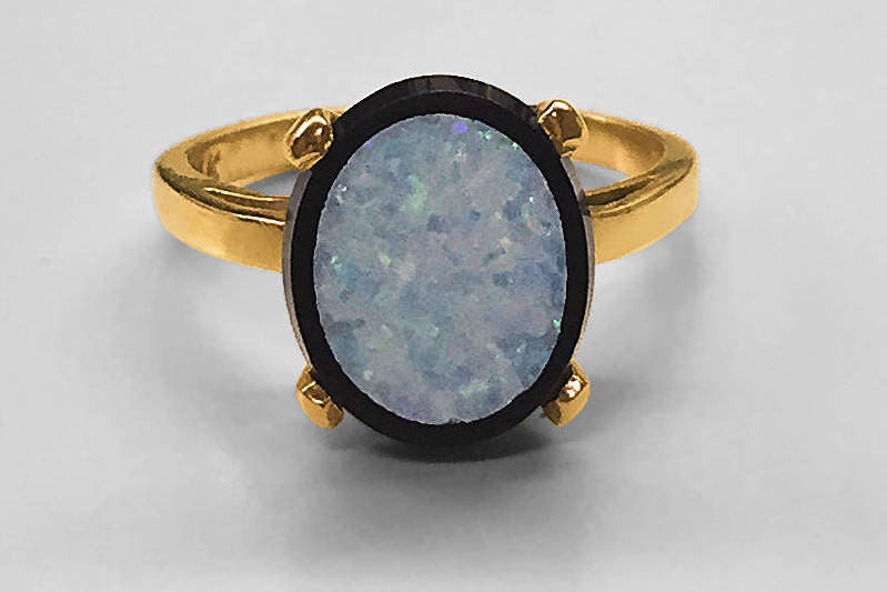 Opal-doublett-black-onyx-yellow-gold-ring