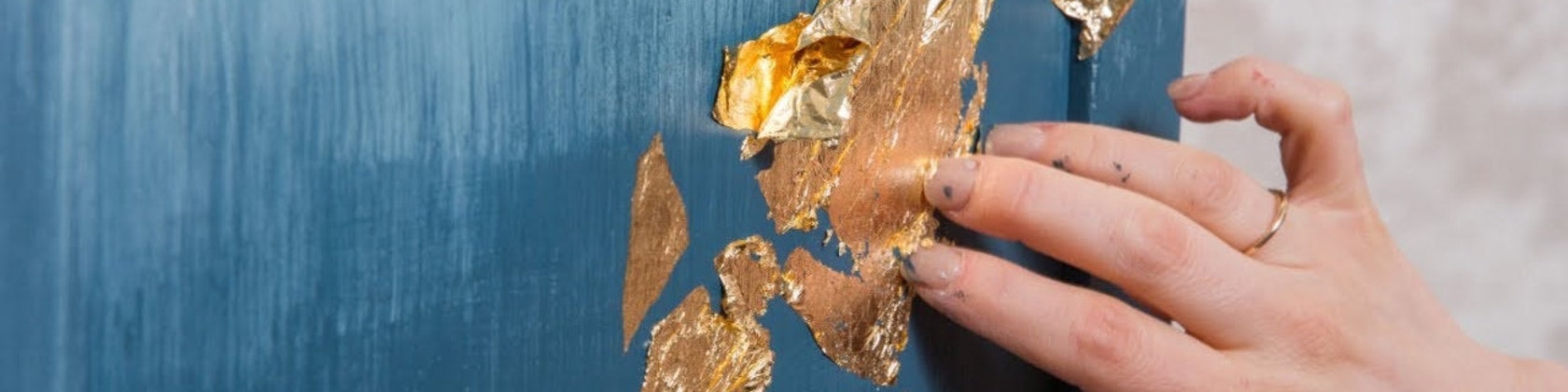 23.5K Gold Flakes (Large) — L.A. Gold Leaf Wholesaler U.S.