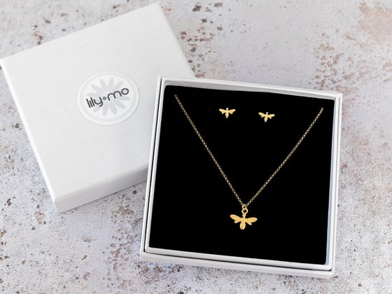 Lily rose cheap bee necklace