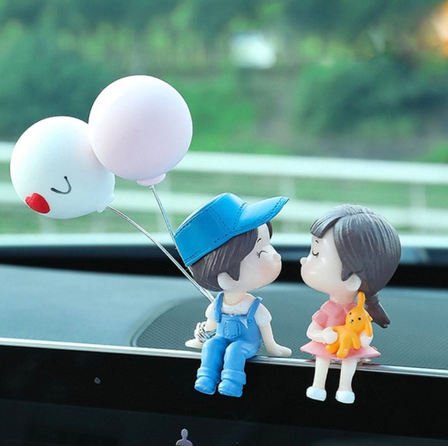 Anime Lovely Couple On Swing Auto Zubehör Figuren 2023 Dekorativer