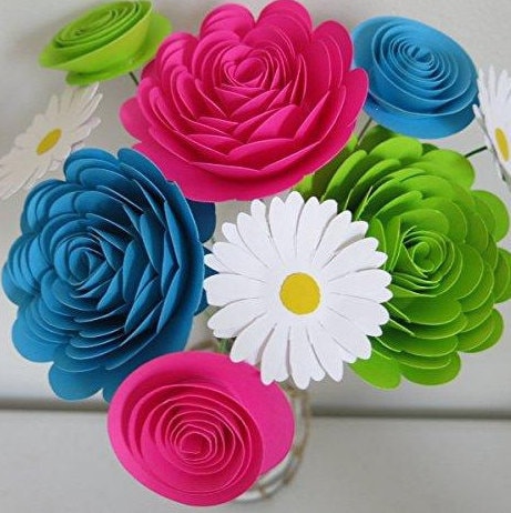 Como envolver flores con papel estraza  Diy bridesmaid gifts, How to wrap  flowers, Diy flowers