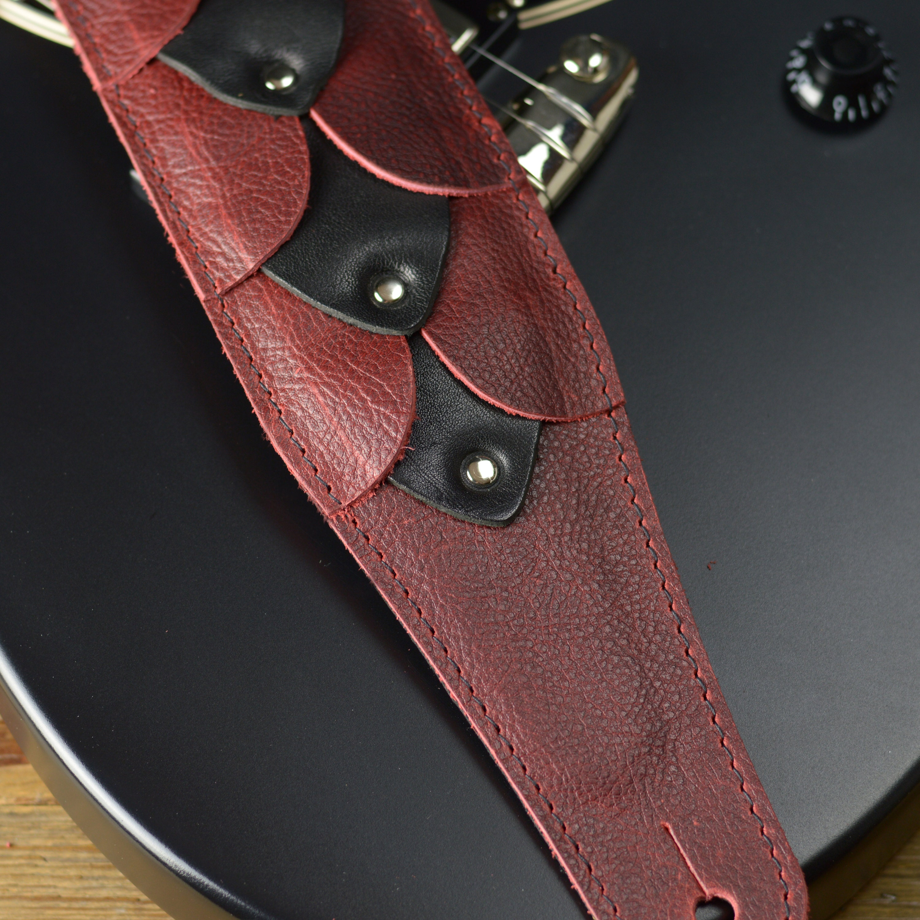 Emerald Green & Black Dragon Skin Padded Leather Guitar Strap