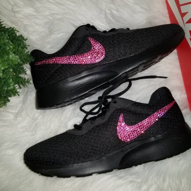 nike tanjun pink black