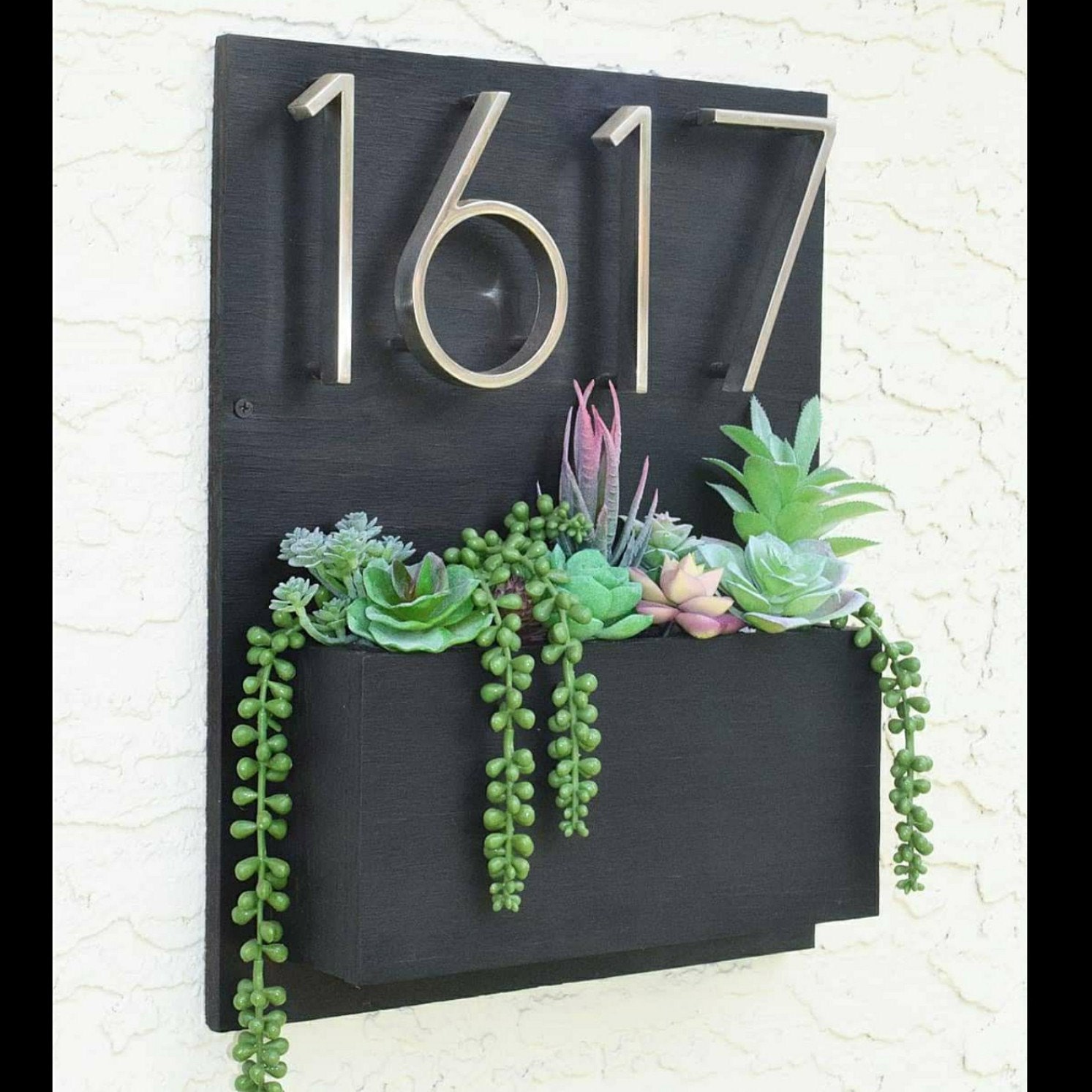 Plaque numéro maison avec jardinière intégrée pour végétaliser votre  panneau d'adresse