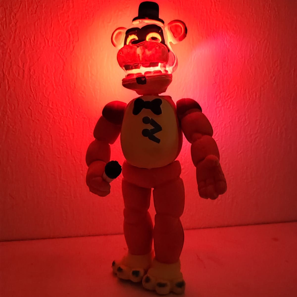 Preços baixos em Five Nights at Freddy's figuras de ação para jogos de  vídeo