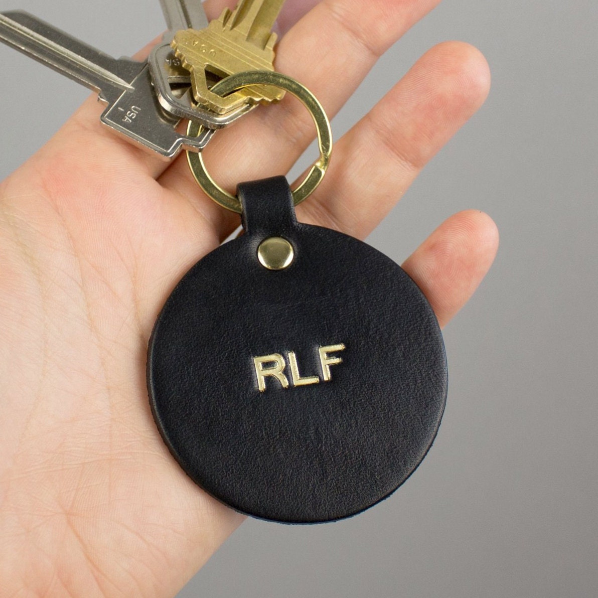 ROUND LEATHER KEYCHAIN