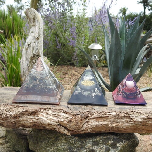 Socle lumineux pour pyramides orgonites