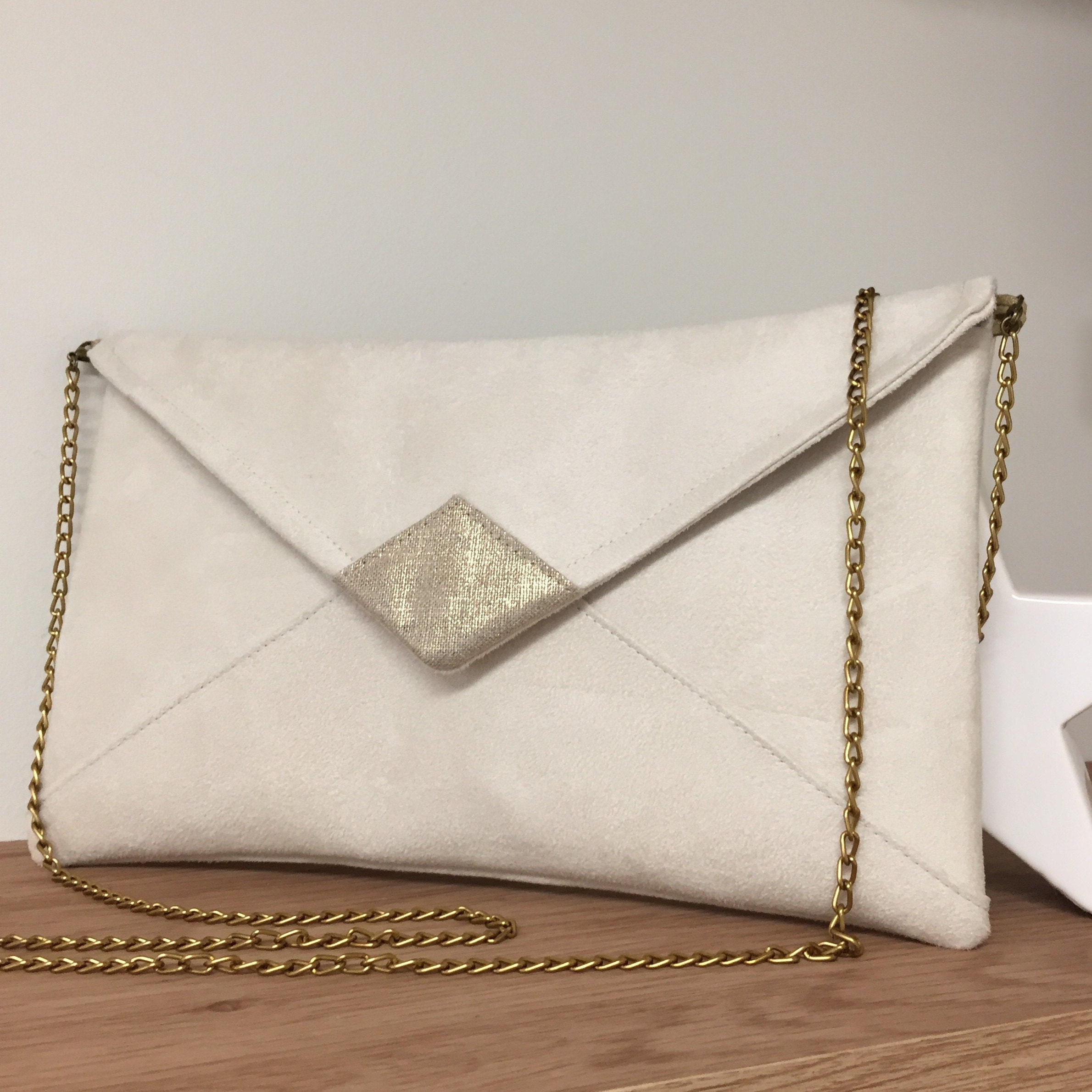 navy and cream clutch bolsa