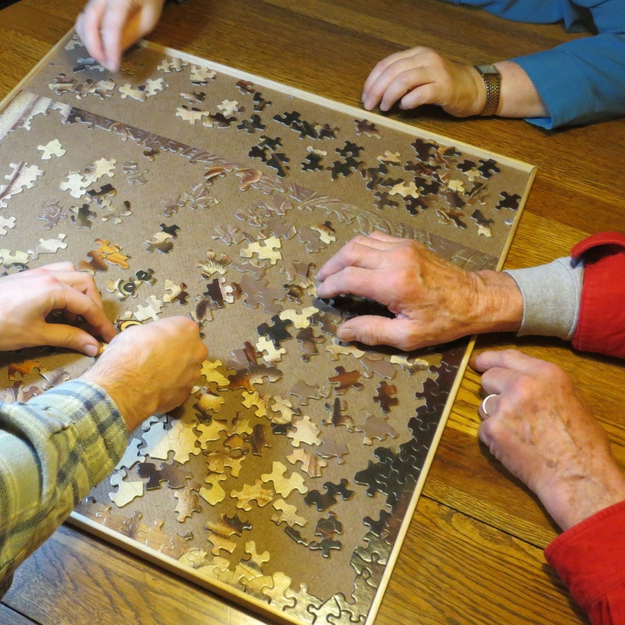 Portable Jigsaw Puzzle Board with Trays & Cover for Up to 1000