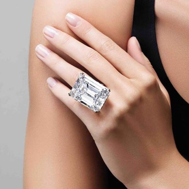 Fiery 9.5 MM 2.75 Carat Off White Round Brilliant Cut Loose Moissanite For Ring Fiery 9.5 MM 2.75 Carat Off White Round Brilliant Cut Loose Moissanite For Ring