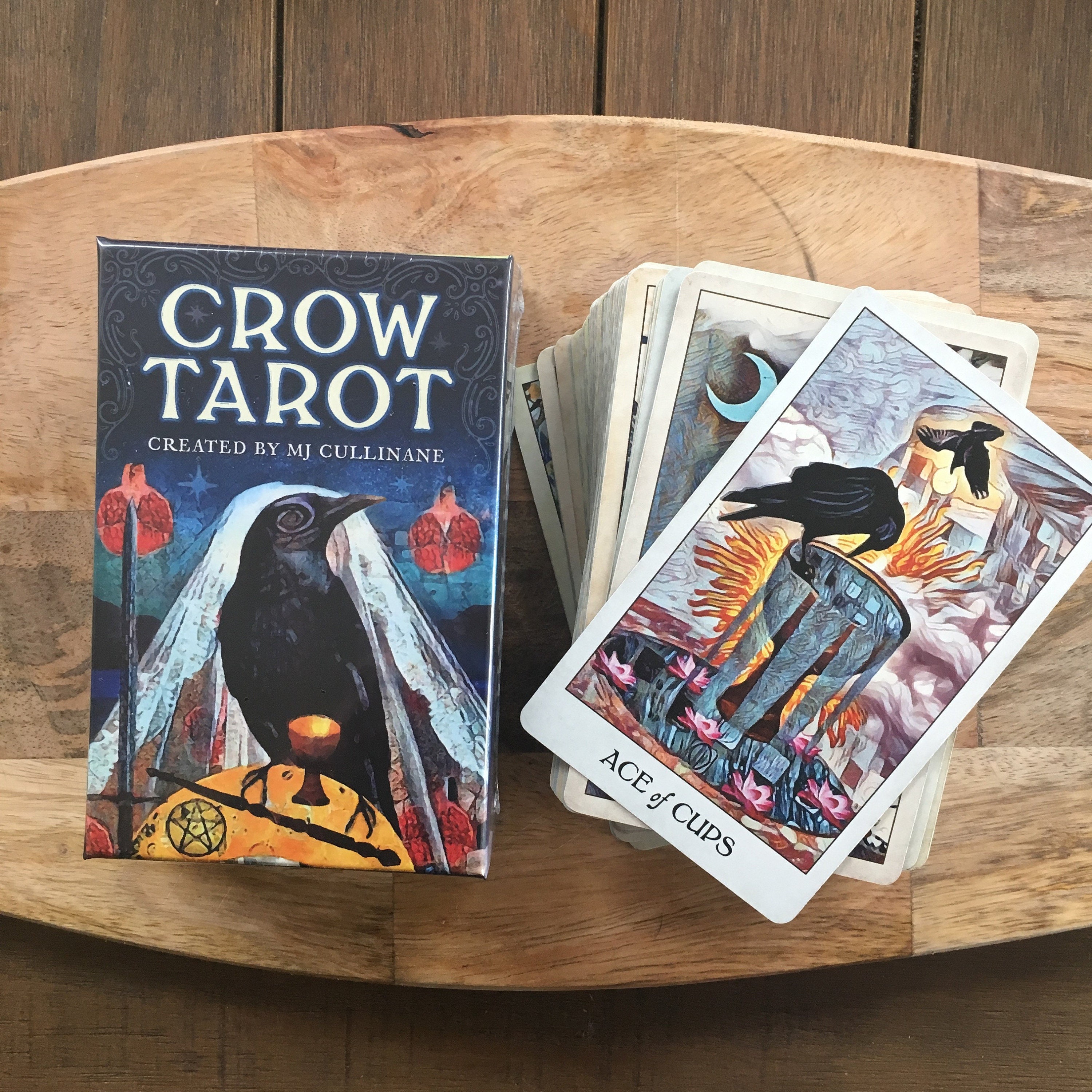 Карты таро вороны. Таро ворон Crow Tarot. Таро ворон куллинэйн. Crow Tarot / Таро ворона. Колода Воронов Таро.