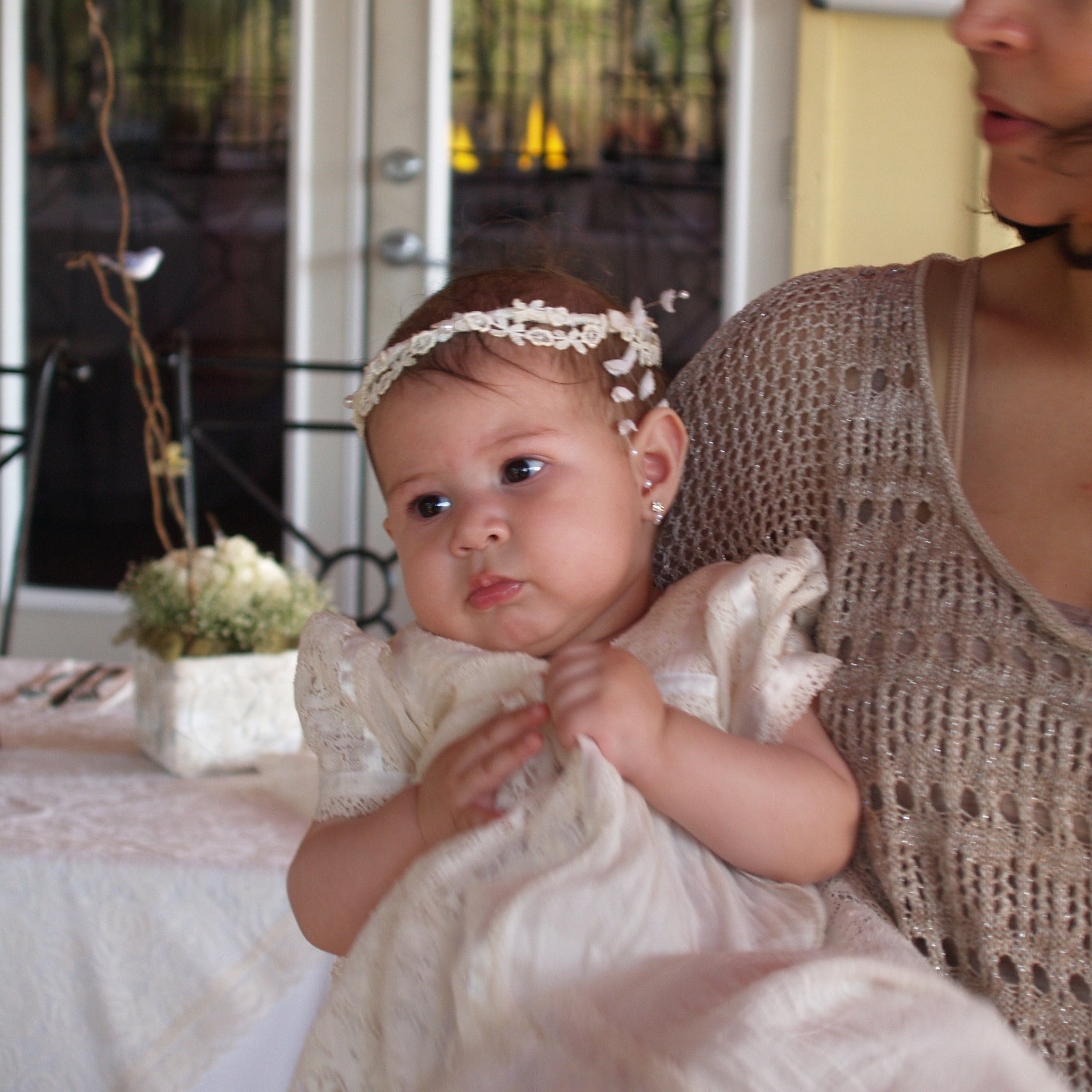 Bandeau cheveux bébé tressé blanc motif coeur pour cérémonie fait main