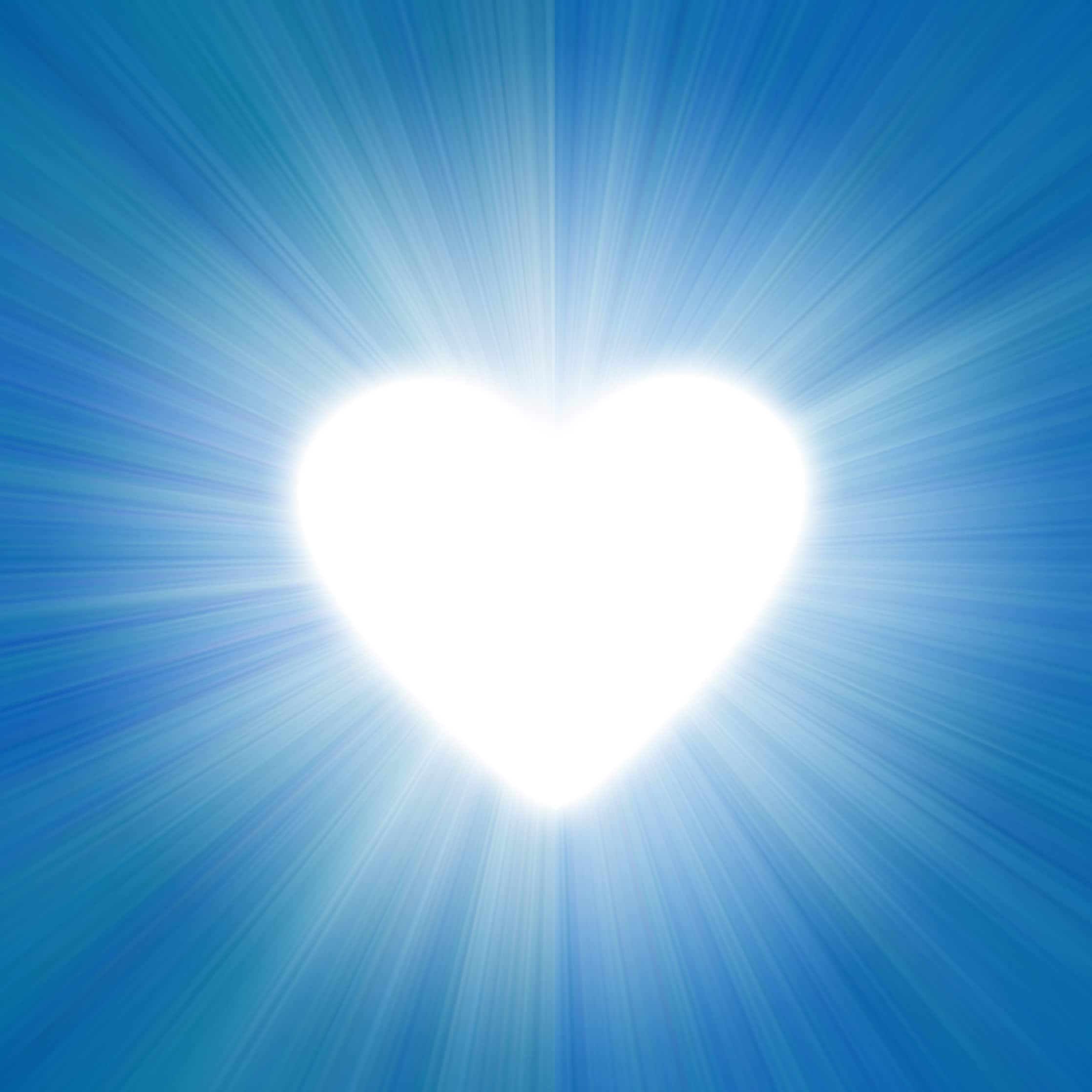 Включи свет. Включи весь свет белым. Включи весь свет белым. Человек с лампочкой в руке. Включи весь свет белым.