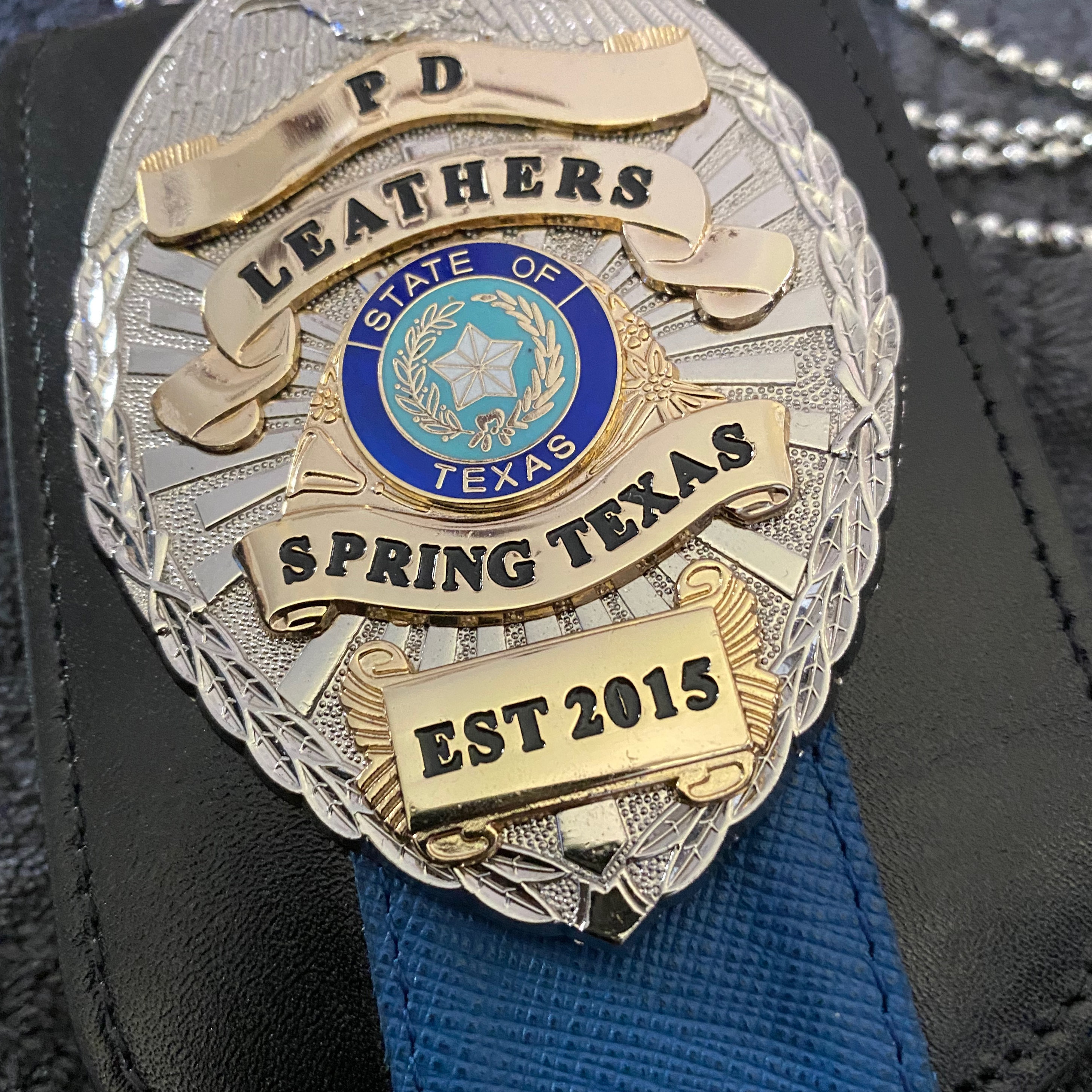 送料無料】Law Enforcement Badge Wallet, Genuine Python, Fits Any Shape Badge  with
