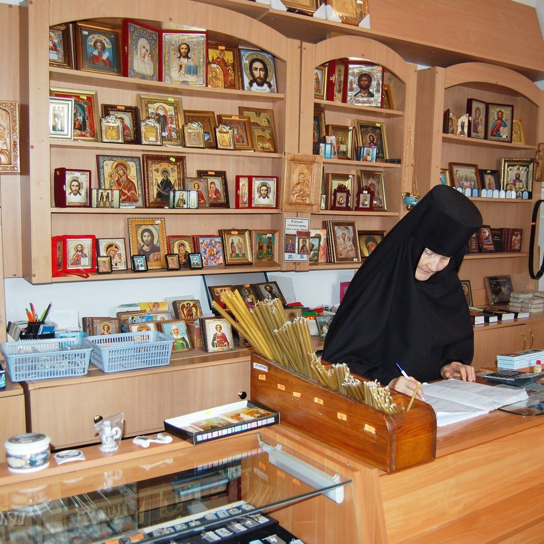 Стол для записок в храме