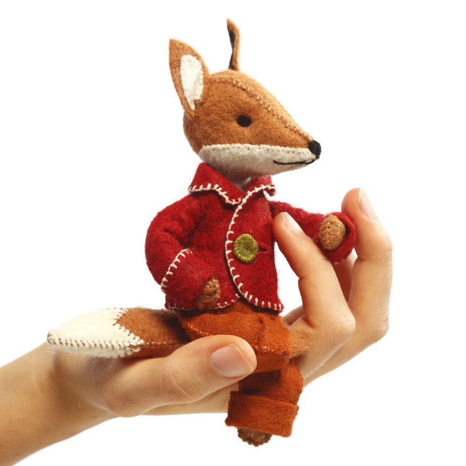 Home of threadfollower handstitching kits by CynthiaTreenStudio