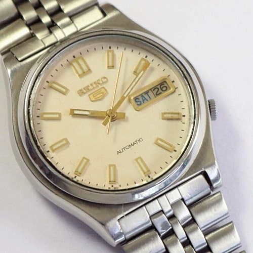 Vintagewatchzone store logo