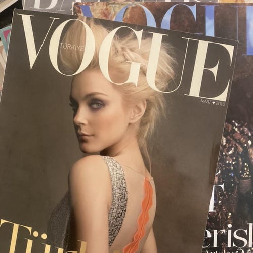 Vogue Turkey December - Jan 2023 Halsey Akın Akınözü Demet