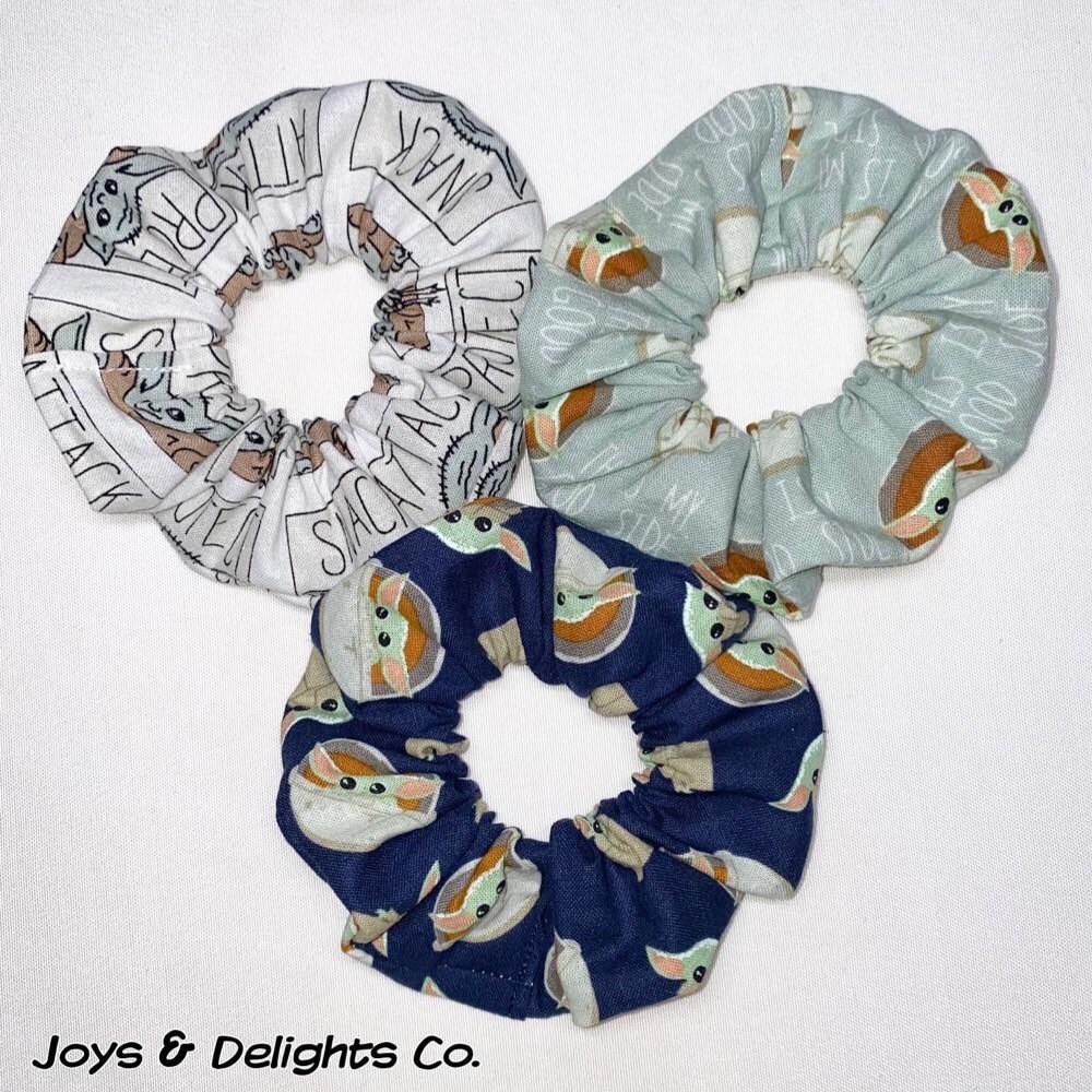 Grogu snack thin Scrunchie