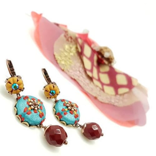 Bijoux Ethniques Minutieusement Modelés Par Souslamansarde