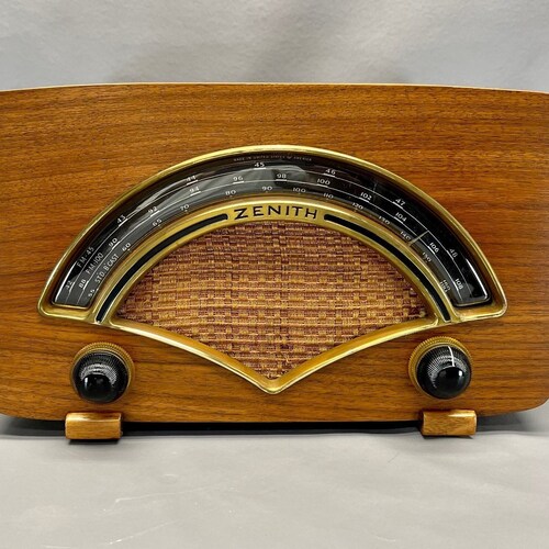 Rare 1946 FADA Catalin Radio Model 652. Restored and Working Rare 1946 FADA Catalin Radio Model 652. Restored and Working