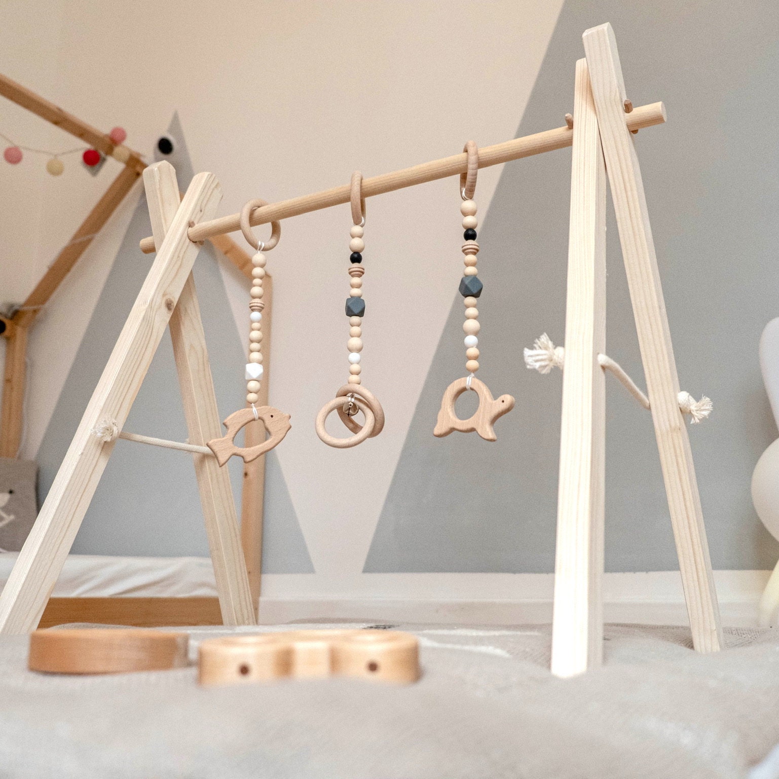 Portique Eveil Bebe Bois Vert Et Mobiles Suspendus Made In Etsy Portique Eveil Bebe Bois Vert Et Mobiles Suspendus Made In Etsy
