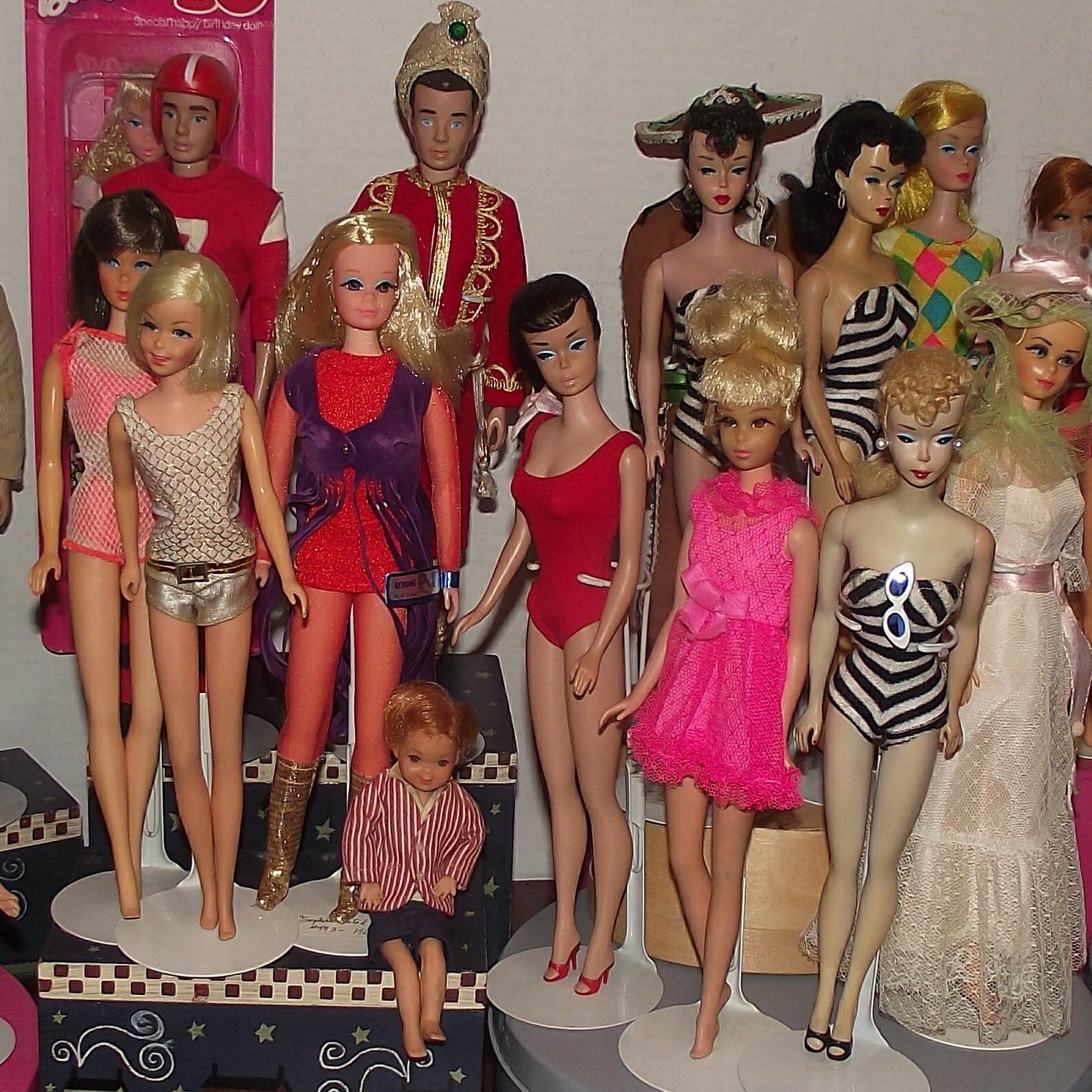 MIB NRFB Handsome King Ocean Ken Merman Barbie W/shipper Mattel 