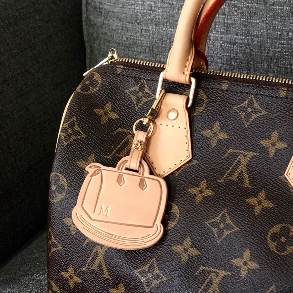 louis vuitton wristlet strap